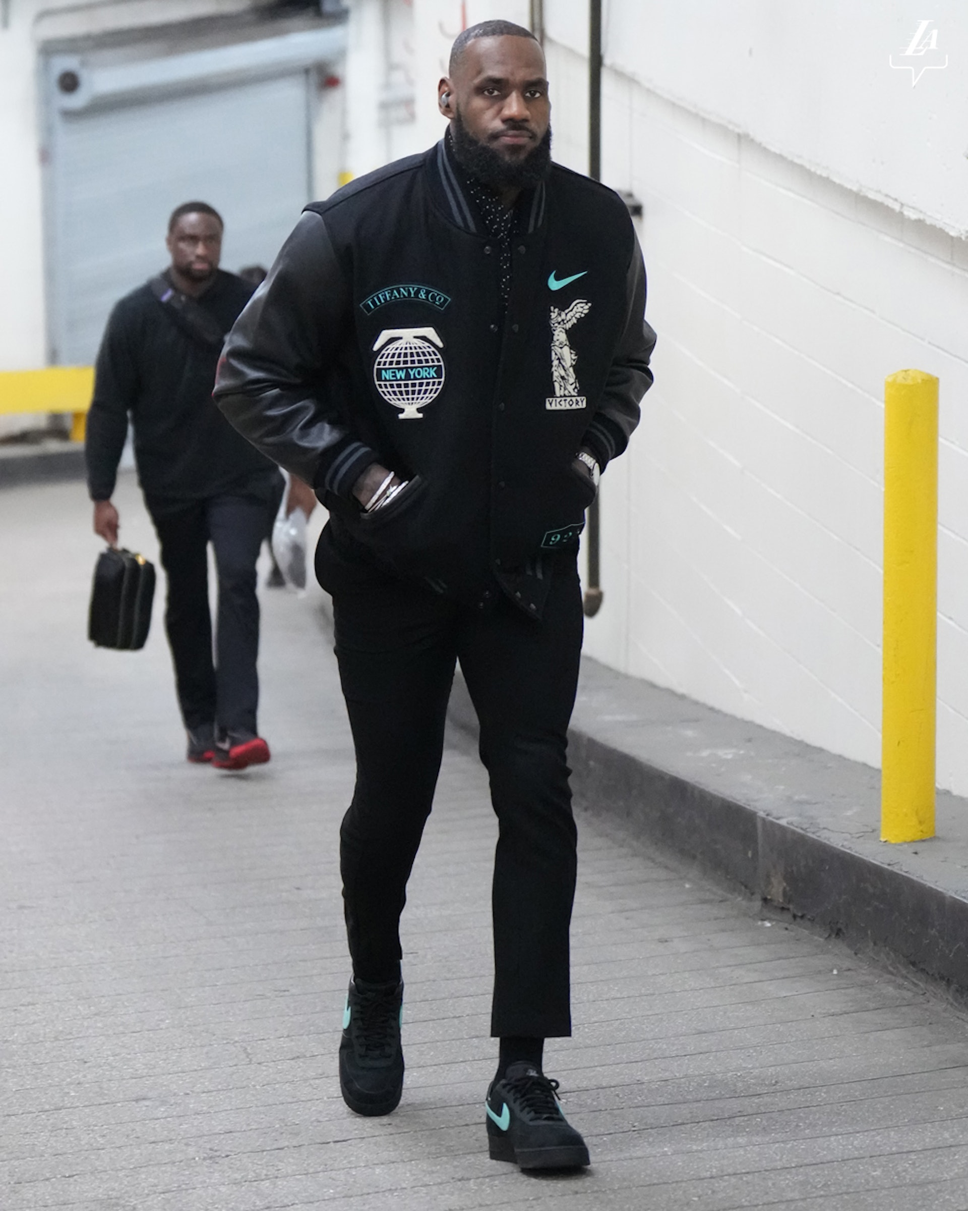 LeBron James 搶在TIFFANY & Co. x NIKE聯名鞋還沒正式上市前先上腳。(Source:Twitter@Lakers) LeBron James 搶在TIFFANY & Co. x NIKE聯名鞋還沒正式上市前先上腳。(Source:Twitter@Lakers)